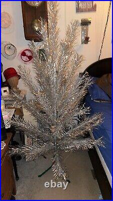 1960s 6ft Aluminum Christmas Tree, GREAT CONDITION