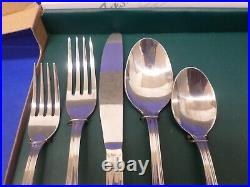40 pc FIESTA CHRISTMAS Tree Stainless Flatware by Cambridge 8 PLACE SETTINGS New