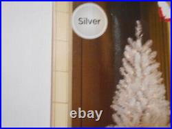 6.5 Ft Pre-lit Silver Tinsel Christmas Tree With Metal Stand Hinged Branches
