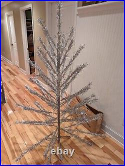 6 Ft Aluminum Taper Tree Christmas Tree Model 6061 in Original Box 61 Branch