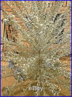 Aluminum Specialty Evergleam Deluxe 100 Branch 7 FT CHRISTMAS TREE /Box pom pom