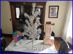 Aluminum Specialty Manitowoc Wis. 31 branch 4 ft Christmas Tree w orig box