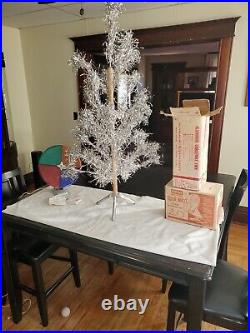 Aluminum Specialty Manitowoc Wis. 31 branch 4 ft Christmas Tree w orig box