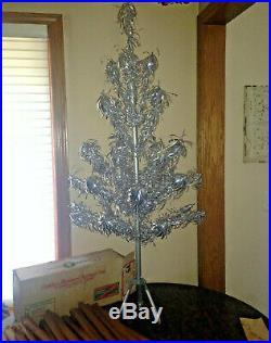 Arandell Vtg 4' Foot Silver Aluminum Fountain Pom Pom Christmas Tree Box Stand