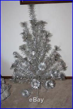 Christmas Tree Vintage, Aluminum Silver, Pom-Pom, 4 Feet, 41 Braches, Complete