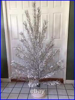 EVERGLEAM ALUMINIUM 6Ft SWIRL 46 BRANCHES CHRISTMAS TREE #4146 ROTATING STAND