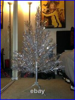 Evergleam Aluminum Christmas Tree 4ft. 40 Straight Needle Branches