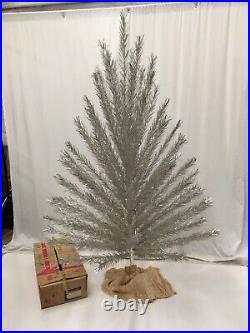 Evergleam Aluminum Christmas Tree 7 Ft 100 Branch Skirt AMERICANA