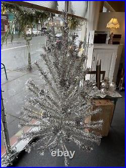 Evergleam Deluxe 94 Branch Stainless Aluminum 6 Ft Christmas Tree Pom in Box EUC