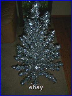 Nice Vtg 4 Ft. Aluminum Stainless Silver Evergleam Deluxe Fountian Xmas Tree