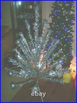 Nice Vtg 4 Ft Retro Silver Sparkler Pom Pom Stainless Aluminum Xmas Tree #701