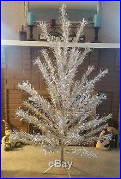 OLD VINTAGE EVERGLEAM 6 Ft STAINLESS ALUMINUM SILVER CHRISTMAS TREE 46 BRANCHES