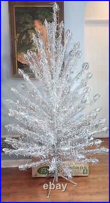 PECO CHRISTMAS PINE ALUMINUM DELUXE POM POM 6 Ft 91 BRANCHES TREE COMPLETE VTG