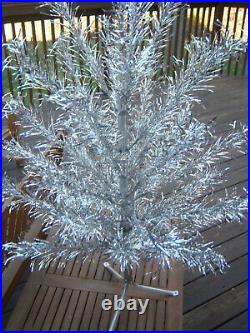 Pretty Collector's Vtg 4.5 Ft. Aluminum Stainless Silver Mirro Christmas Tree