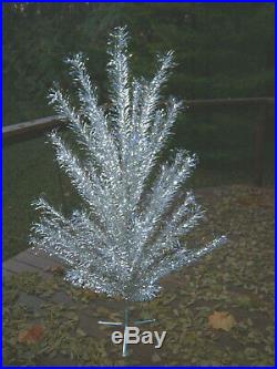Pretty Htf Collector Vtg 6 Ft. Aluminum Stainless Silver Regal Christmas Tree
