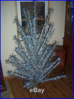 Pretty Htf Collector Vtg 6 Ft. Aluminum Stainless Silver Regal Christmas Tree