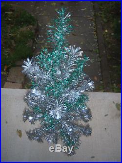Pretty Vtg 4 Ft Stainless Silver Aluminum Xmas Tree & Silver Emerald Branches