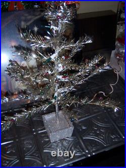 RARE VTG COLLECTOR'S NEAT! RETRO RENOWN Twinkling table top TINSEL XMAS Tree #3