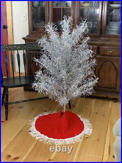 Rare Mirro 4 1/2 Aluminum Christmas Tree 55 Branches Circa 1960 & 25 Vtg Skirt