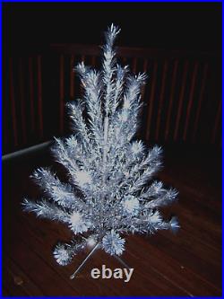 Retro Vtg Pretty! 4.5ft Silver Alcoa Royal Pine Pom Pom Aluminum Xmas Tree#606