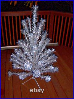 Retro Vtg Pretty! 4.5ft Silver Alcoa Royal Pine Pom Pom Aluminum Xmas Tree#606