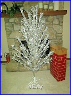 SPLENDOR ALUMINUM CHRISTMAS TREE BY R. O. KENT #2865 sz 5 FOOT, SILVER