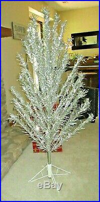 SPLENDOR ALUMINUM CHRISTMAS TREE BY R. O. KENT #2865 sz 5 FOOT, SILVER