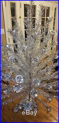 Silver Forest 6' Aluminum Christmas Tree, & Original Stand and Box 84 branches