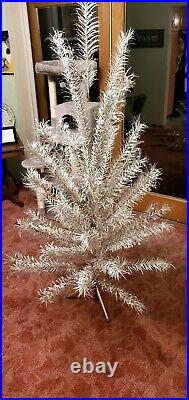 Silver Glow Aluminum Christmas Tree 6' High 48 Branches Pole Stand Scranton PA