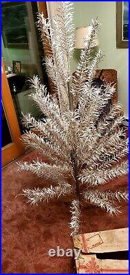 Silver Glow Aluminum Christmas Tree 6' High 48 Branches Pole Stand Scranton PA