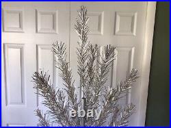 Silver Glow By Arandell 6.5ft 49 Branches No. Pro/49 Aluminum Christmas Tree Box