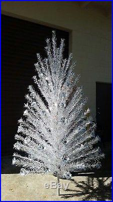 Stunning Silver Forest 124 Branch 8 FT Aluminum Christmas Tree Vintage Pom-Pom