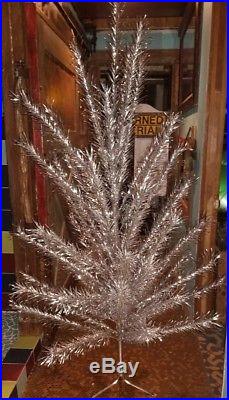UNUSED Vintage Sapphire by Regal 6-1/2' Metal Aluminum Silver Christmas Tree BOX