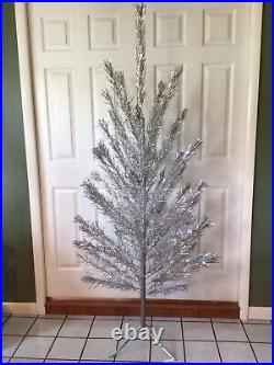 United States Silver Glow 6-1/2 Feet 55 Branches Aluminum Christmas Tree Box