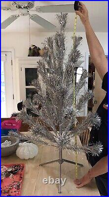 VINTAGE 4 foot SILVER Alum CHRISTMAS TREE POM POM With 1940s To 1960s Ornaments