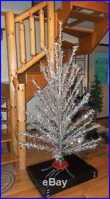 VINTAGE 6Ft. SILVER ALUMINUM CHRISTMAS TREE with45 BRANCHES With Stand