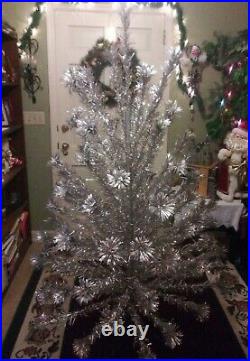 VINTAGE EVERGLEAM 6FT ALUMINUM CHRISTMAS TREE with 87 BRANCHES (POM POM)