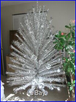 VINTAGE PECO CHRISTMAS PINE SPARKLING STAINLESS METAL TREE 7 1/4' SILVER WithBOX