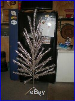 VINTAGE SILVER CHRISTMAS TREE ALUMINUM 6 FOOT 43 Branch Tripod stand GREAT SHAPE