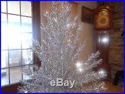 VINTAGE SILVER FOREST 6 1/2 FOOT ALUMINUM CHRISTMAS TREE IN BOX 94 branches