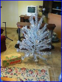 VINTAGE SPARKLER POM-POM 4' SILVER ALUMINUM 52 BRANCH CHRISTMAS TREE withBOX EUC