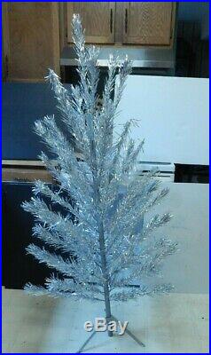 VINTAGE UNITED STATES SILVER 6 1/2 FT. ALUMINUM CHRISTMAS TREE COMPLETE With BOX