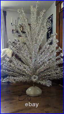 VTG Evergleam 7' Aluminum Christmas Tree 100 Branch Pom Pom Tree WithMusical stand