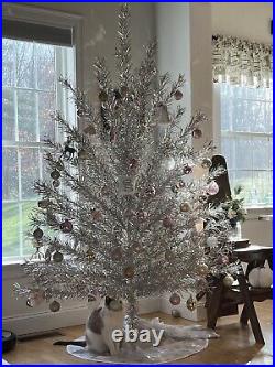 VTG Evergleam Aluminum 7 Ft 100 Branch Silver Christmas Tree