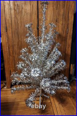 VTG Evergleam Stainless Aluminum 4 Ft Christmas Tree PomPom