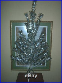 VTG NICE COLLECTOR'S HTF ROYAL PINE 4 Ft Silver Aluminum Xmas Tree