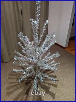 VTG NICE CONSOLIDATED NOVELTY 4 Ft Silver Aluminum Xmas Tree 34 BRANCHES