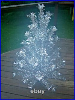 VTG RETRO HTF HTF 4 Ft EVERGLEAM FROSTY FOUNTIAN Silver Aluminum Xmas Tree