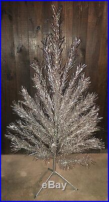 VTG US Silver Tree Co. Artificial 4-1/2 Ft Deluxe A-452 Tree (52 Branches)