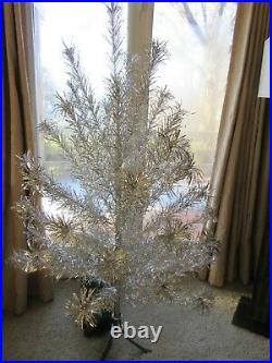 Vintage 1950's Splendor Aluminum 5 foot Christmas Tree 45 Branches Silver